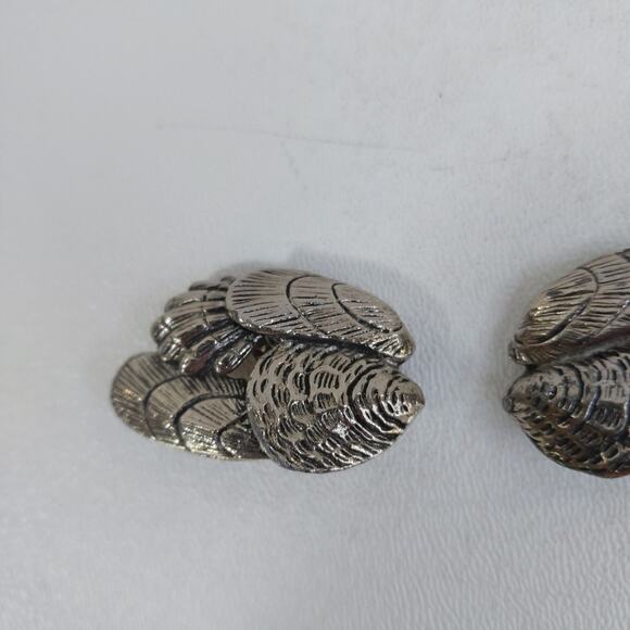 Vintage Silvertone Seashells Wings Shaped Clip on Earrings - Picture 2 of 6